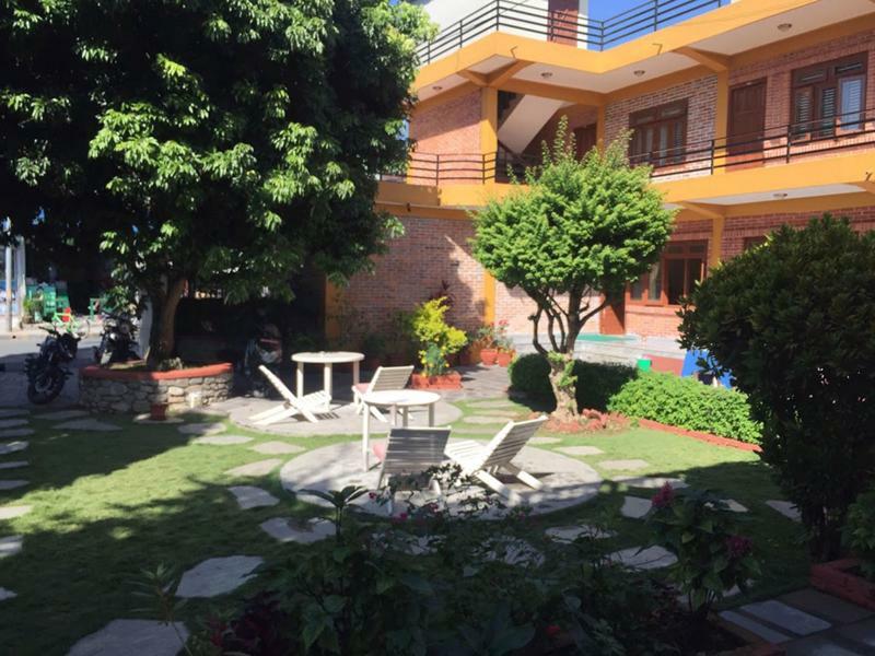 New Tourist Guest House Pokhara Esterno foto