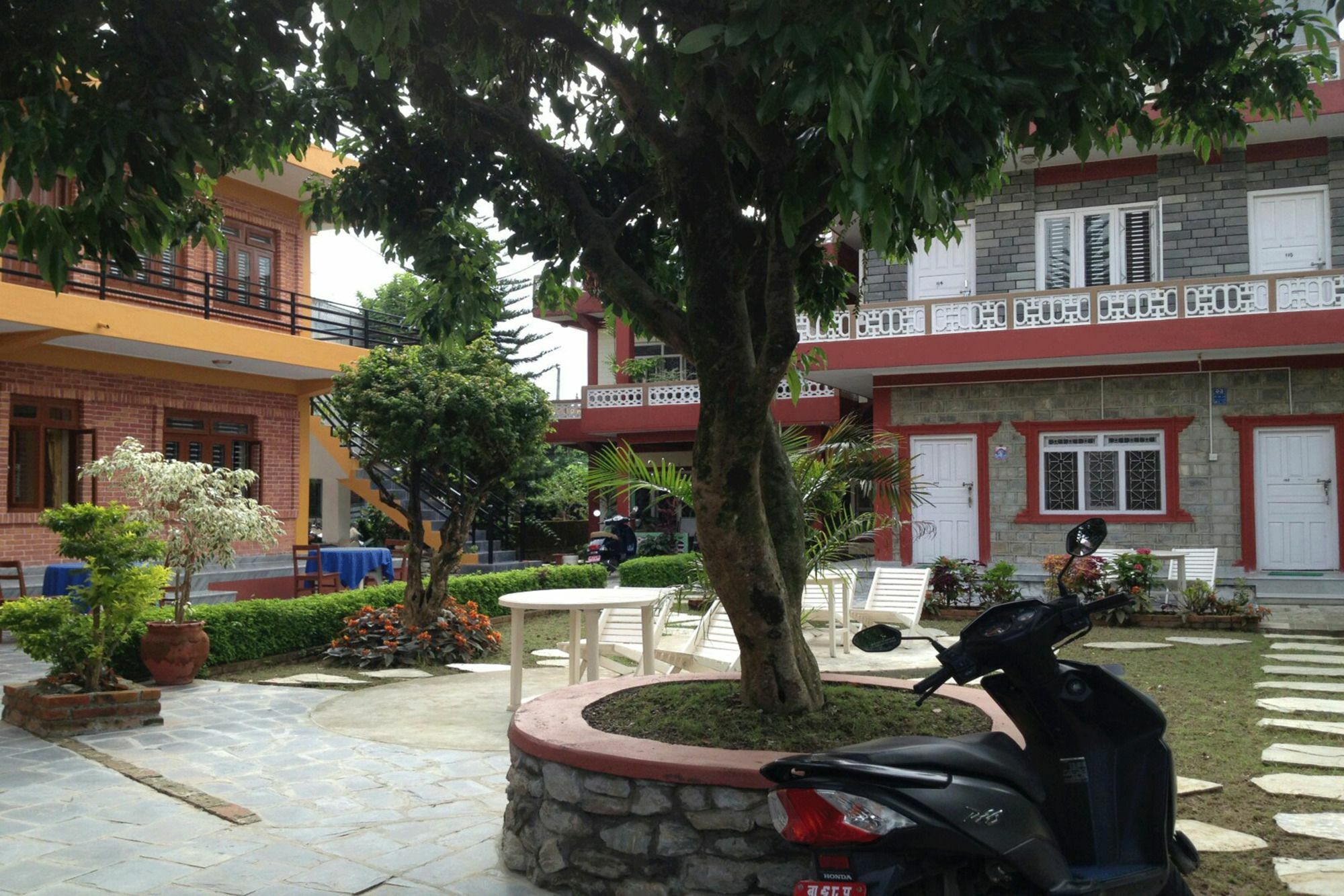 New Tourist Guest House Pokhara Esterno foto