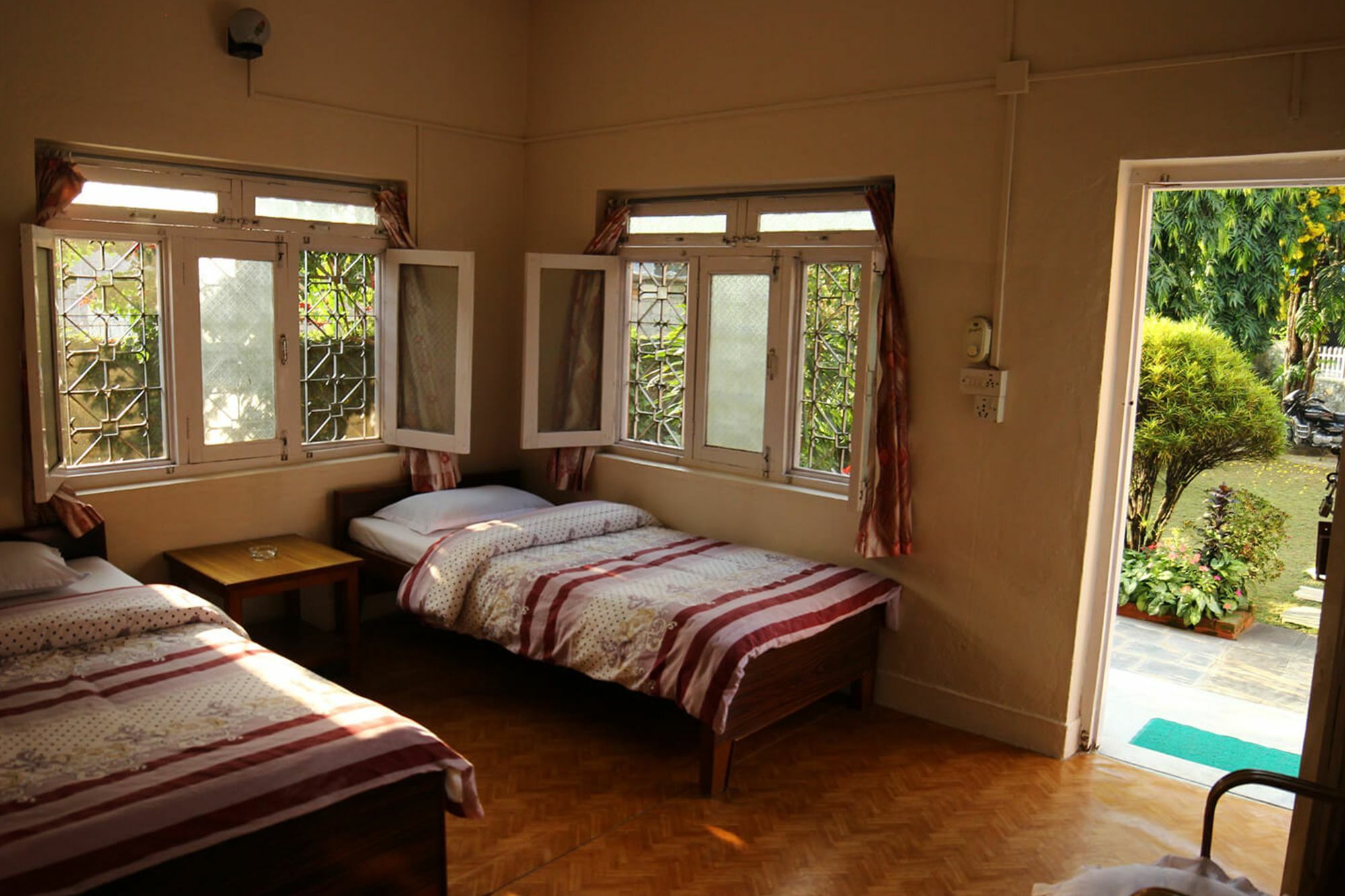 New Tourist Guest House Pokhara Esterno foto