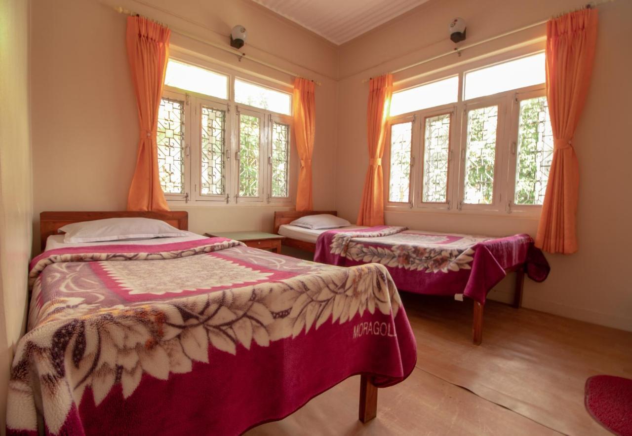 New Tourist Guest House Pokhara Esterno foto