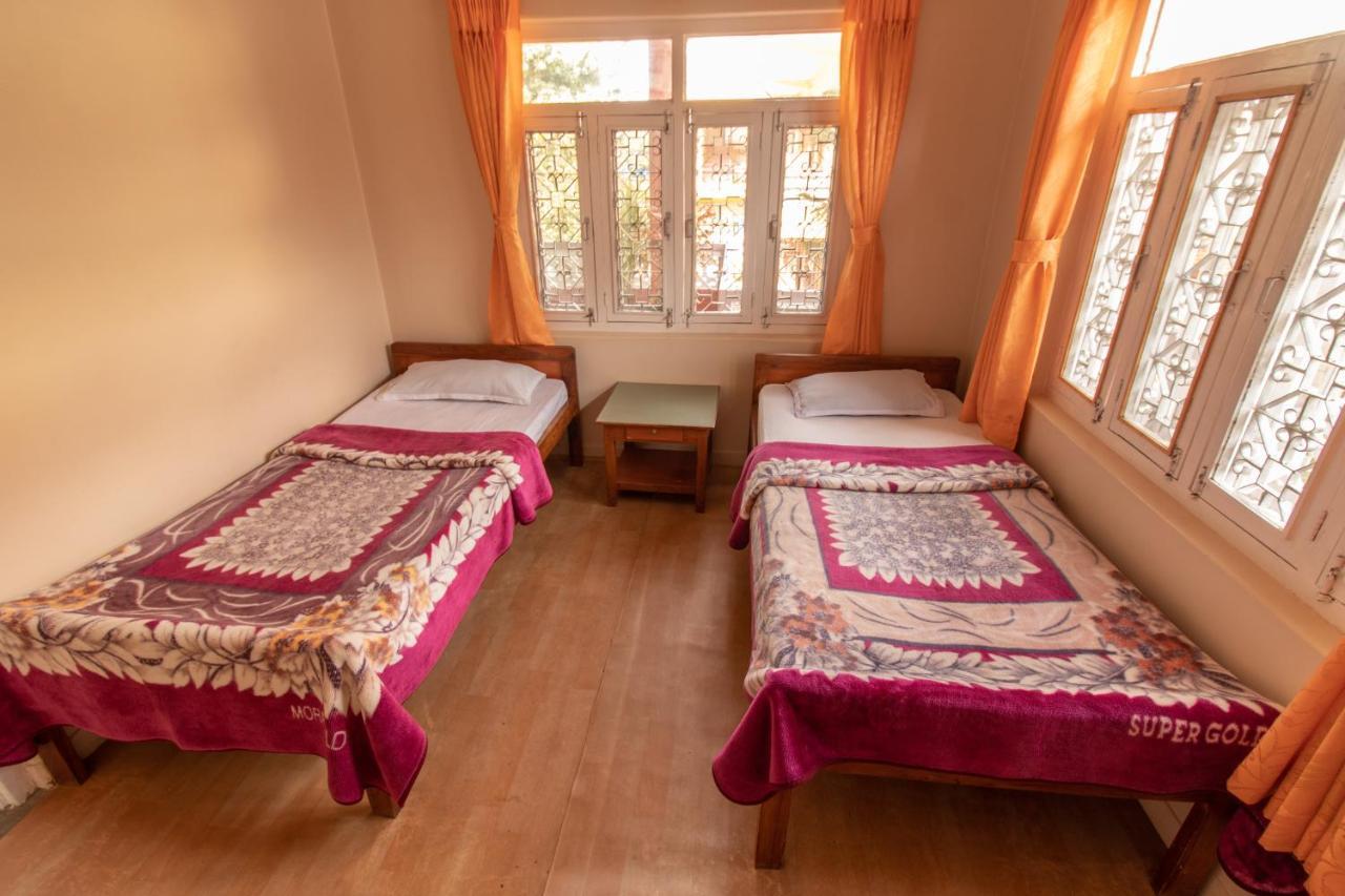 New Tourist Guest House Pokhara Esterno foto