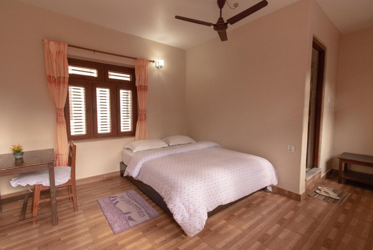 New Tourist Guest House Pokhara Esterno foto