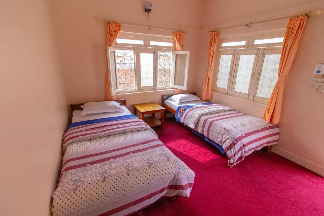New Tourist Guest House Pokhara Esterno foto