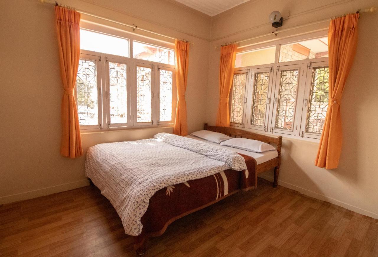 New Tourist Guest House Pokhara Esterno foto